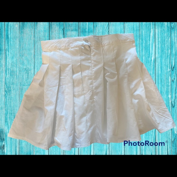 White pleated skirt size small new without tags - Picture 2 of 6